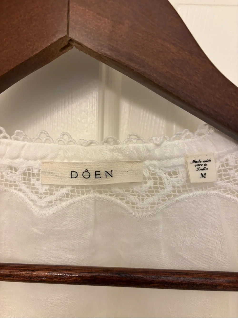 Doen Brigitta Lace Trim V-Neck Ramie Top - Picture 5 of 11